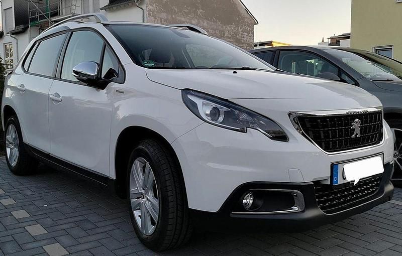 Weiß Gebraucht 2019 Peugeot 2008 Style SUV | 12.200 € (Guter Preis) - Bild 1/4
