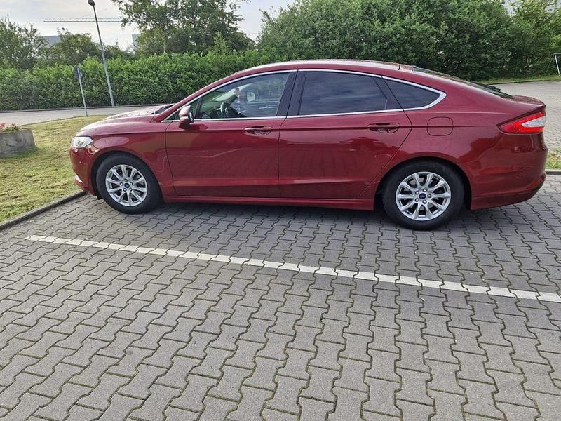 Gebraucht Ford Focus 120 PS (88 kW) 2016 Rot Limousine
