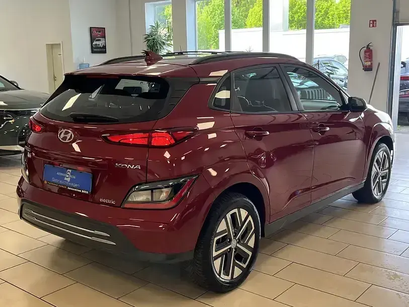 Usata Hyundai Kona Select 100 kW (136 CV) 2022 Rosso SUV