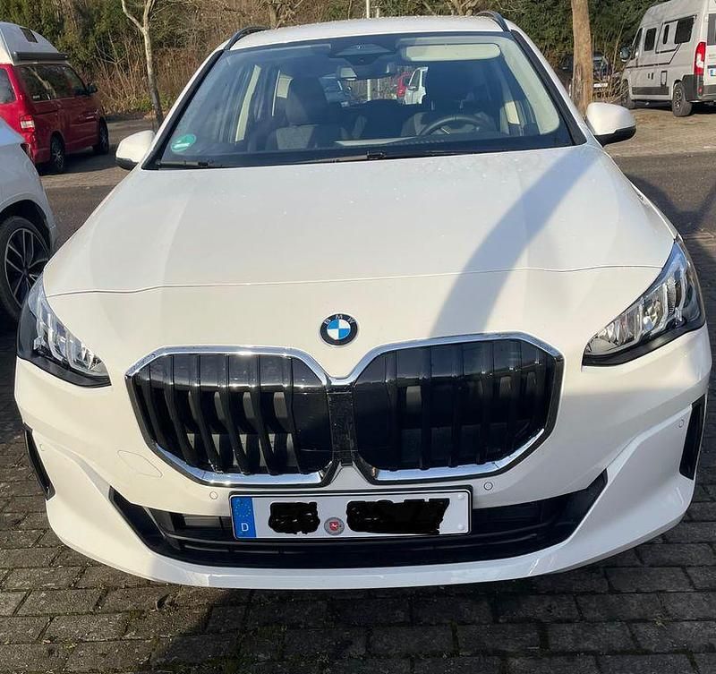 Gebraucht BMW 216 Active Tourer Shadowline 122 PS (89 kW) 2025 Weiß Van / Kleinbus