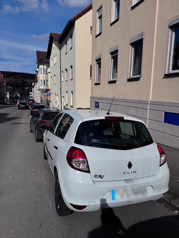 Gebraucht Renault Clio II 75 PS (55 kW) 2009 Weiß Limousine