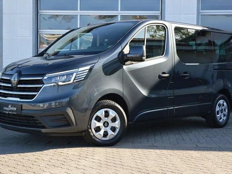 Grau Gebraucht 2024 Renault Trafic Evolution Van | 37.950 € (Etwas zu teuer) - Bild 1/4