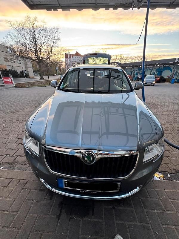 Gebraucht Skoda Superb 170 PS (125 kW) 2013 Andere farben Kombi