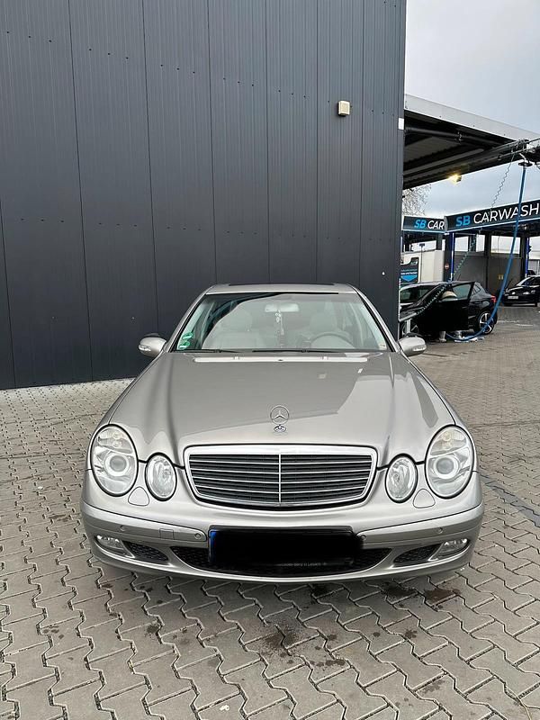 Second-hand Mercedes E200 163 CP (119 kW) 2004 Argintiu Berlinǎ