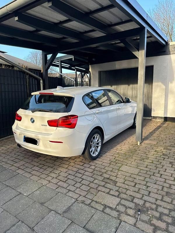 Gebraucht BMW 120 Advantage 184 PS (135 kW) 2018 Weiß Kleinwagen