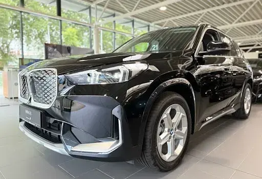 Neu BMW iX1 Luxury Line 150 kW (204 PS) 2026 Schwarz SUV