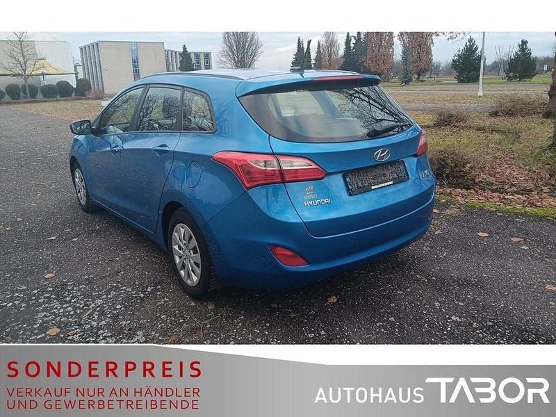 Gebraucht Hyundai i30 Trend 110 PS (80 kW) 2017 Ara blue Kombi