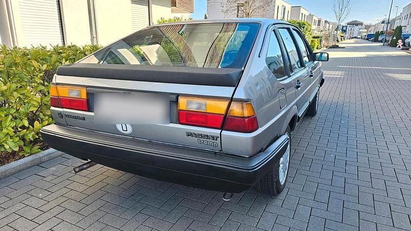 Gebraucht VW Passat 75 PS (55 kW) 1986 Silber Limousine