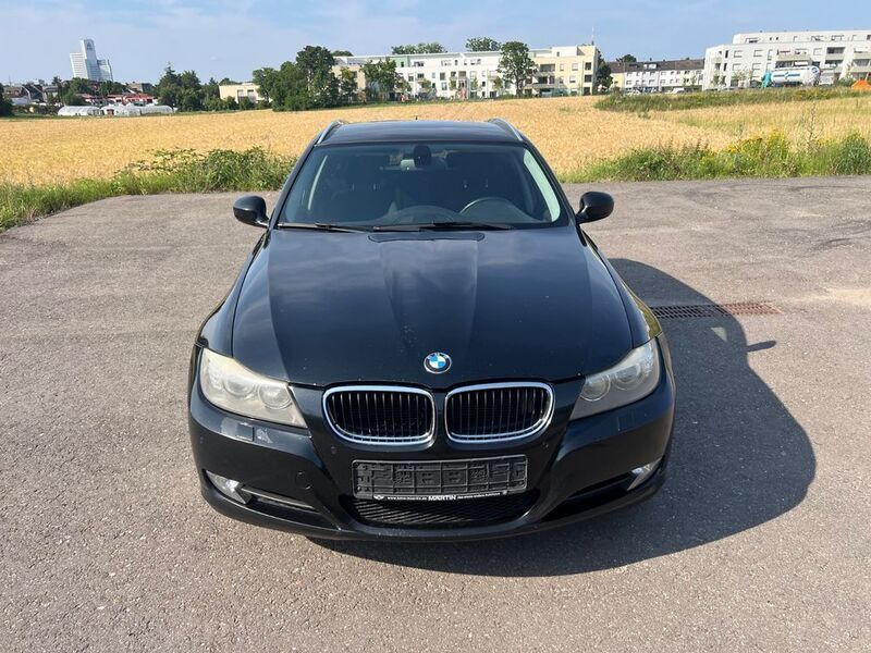 Schwarz Gebraucht 2010 BMW 318 Kombi | 3.950 € (Fairer Preis) - Bild 1/4
