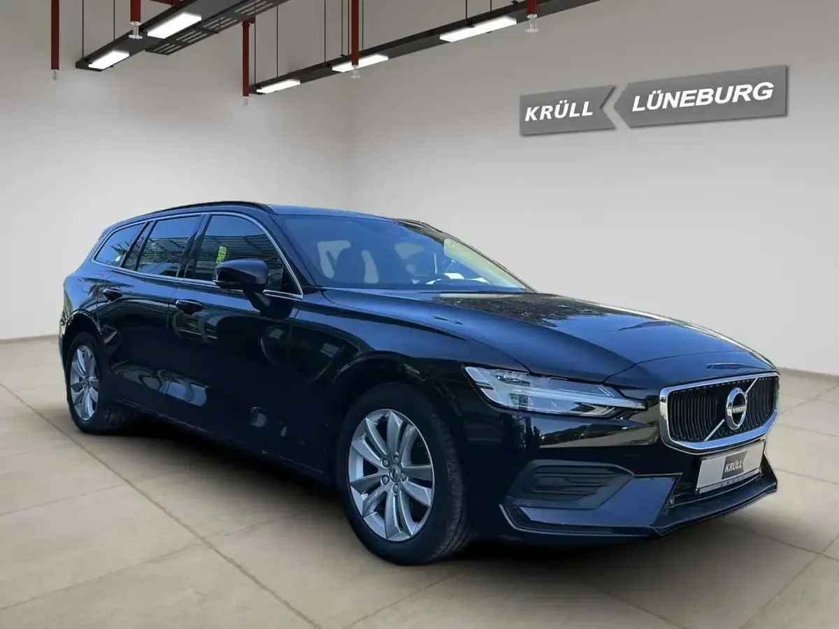 Gebraucht Volvo V60 Core 163 PS (119 kW) 2022 Schwarz Kombi