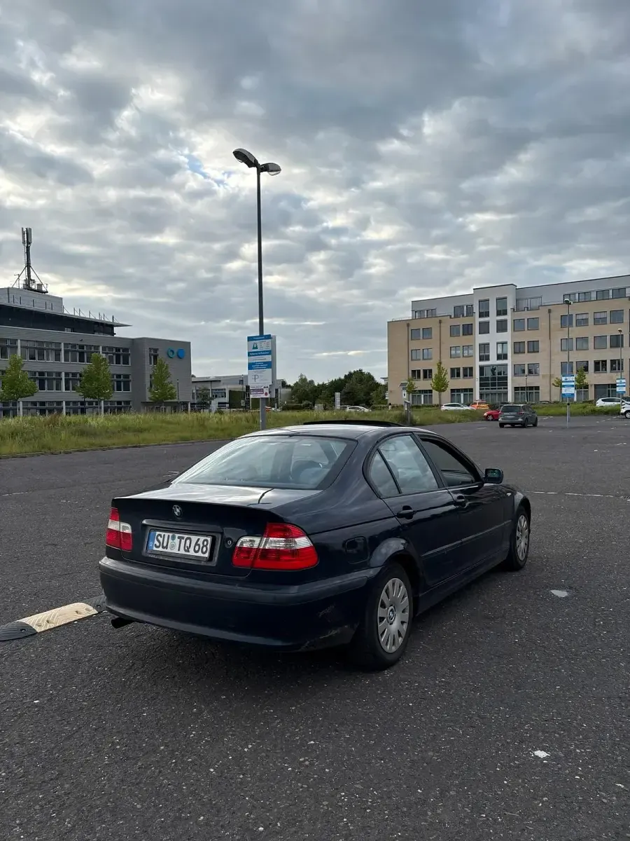 Gebraucht BMW 316 Basis 115 PS (84 kW) 2003 Blau Limousine