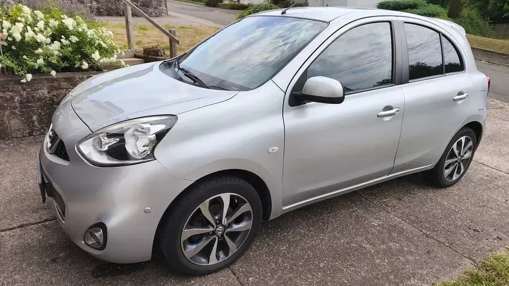 Gebraucht Nissan Micra 98 PS (72 kW) 2015 Silber Kleinwagen