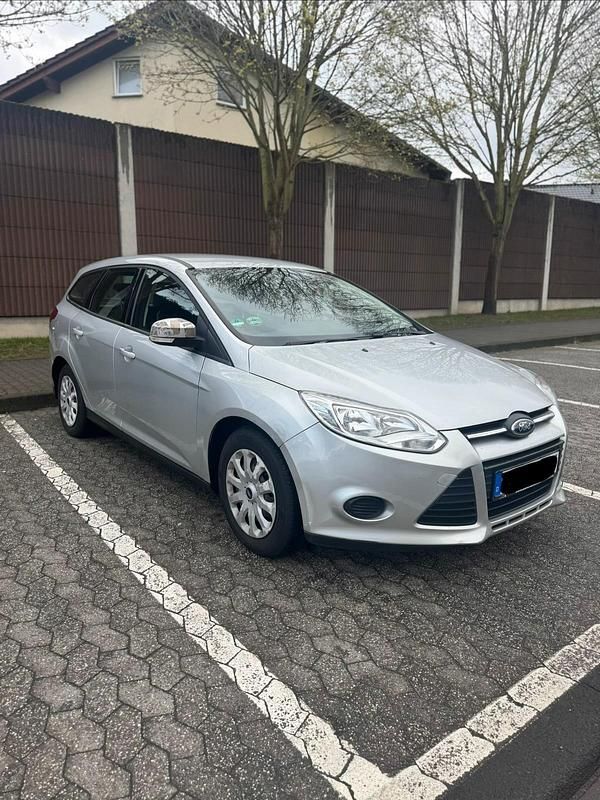 Gebraucht Ford Focus 116 PS (85 kW) 2011 Silber Kombi