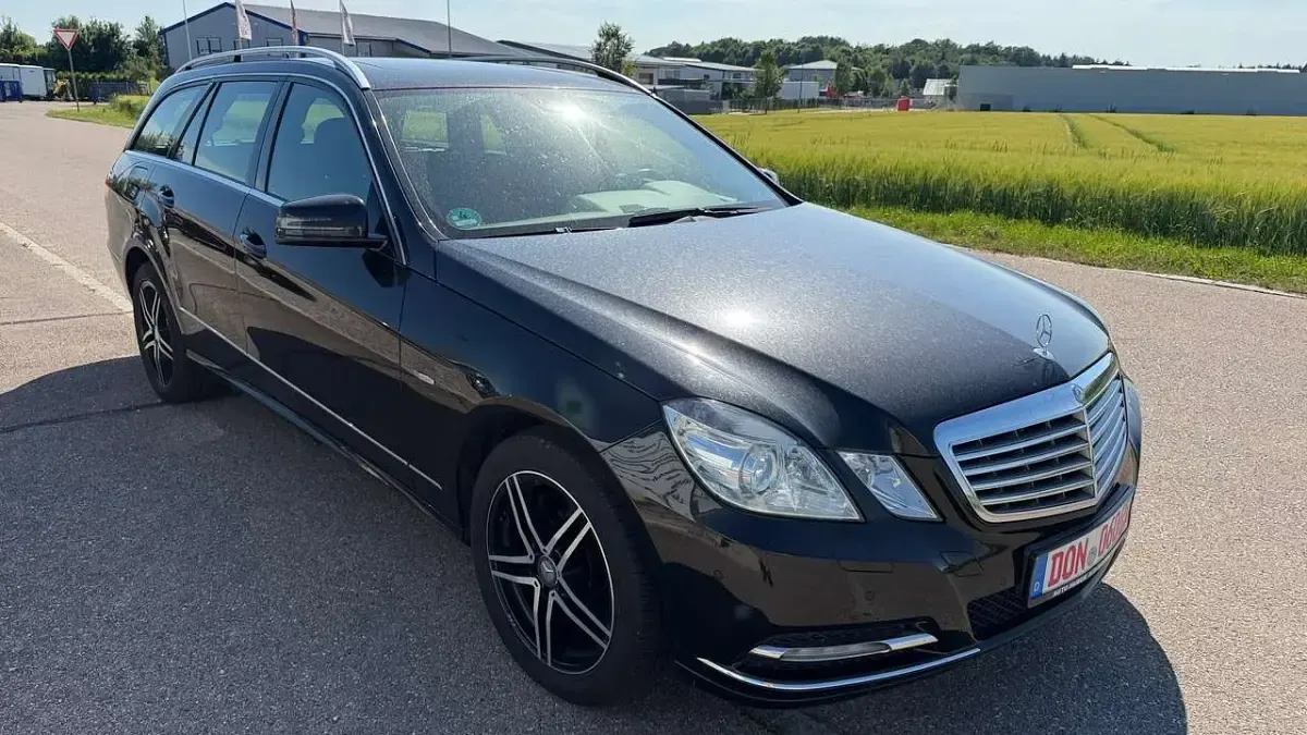Gebraucht Mercedes E250 204 PS (150 kW) 2012 Obsidianschwarz  metalliclack Kombi