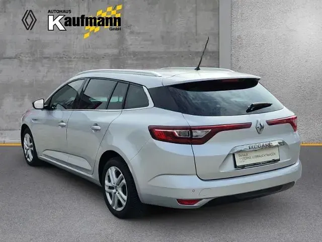 Gebraucht Renault Mégane LIMITED Deluxe 140 PS (102 kW) 2020 Silber Limousine