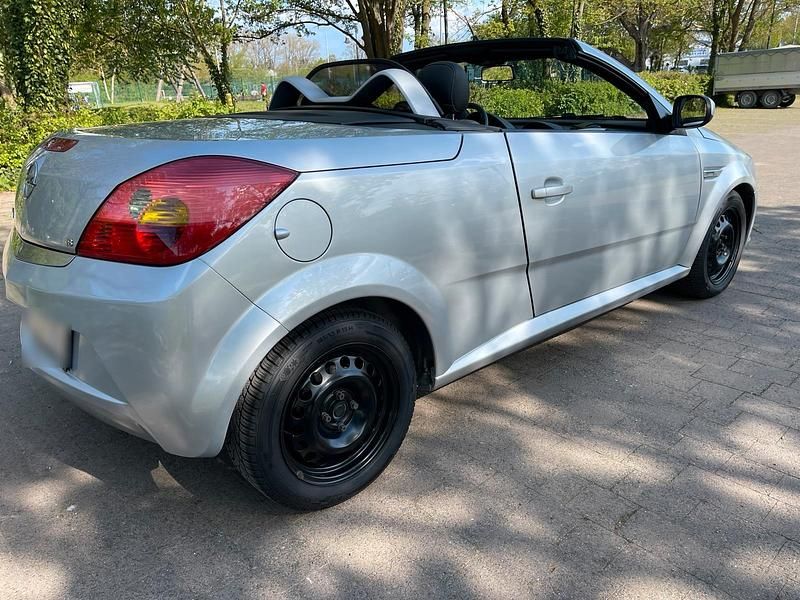 Gebraucht Opel Tigra 125 PS (91 kW) 2004 Silber Cabrio