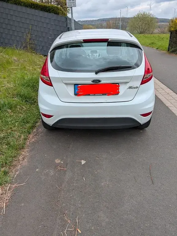 Usata Ford Fiesta 82 CV (60 kW) 2010 Bianco Berlina