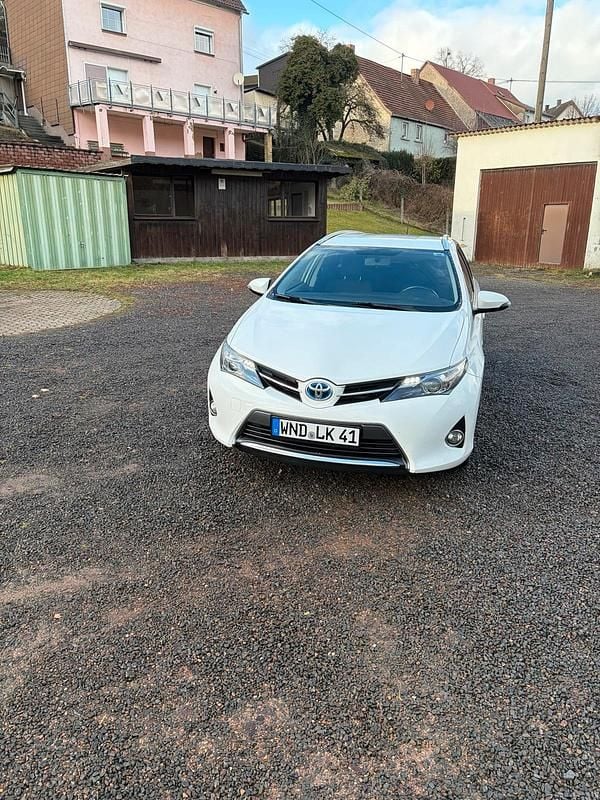 Gebraucht Toyota Auris Hybrid 136 PS (100 kW) 2014 Weiß Kombi