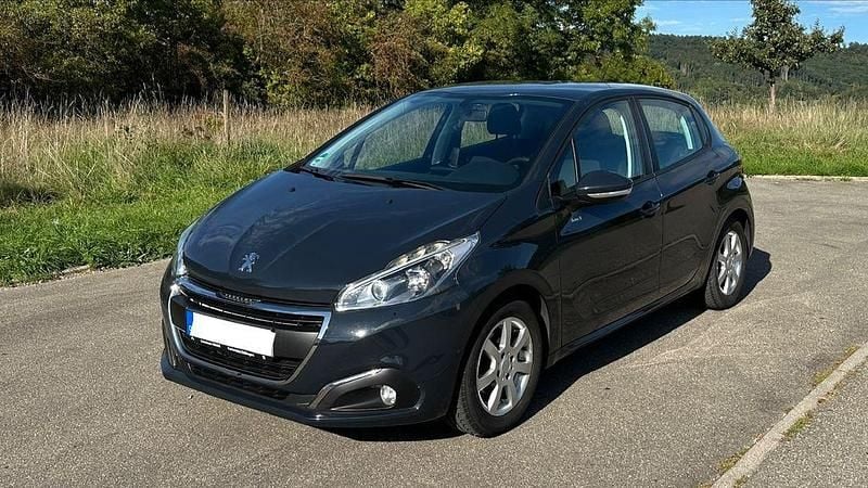 Grau Gebraucht 2017 Peugeot 208 Urban Move Kleinwagen | 6.240 € (Guter Preis) - Bild 1/4