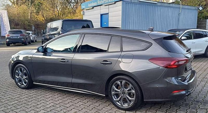 Gebraucht Ford Focus ST-Line X 116 PS (85 kW) 2025 Grau Kombi