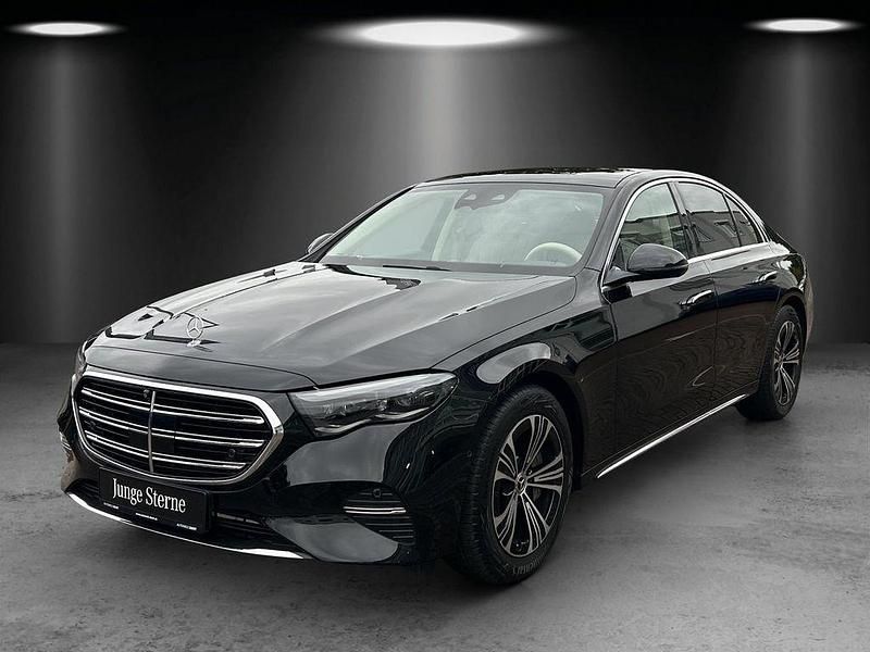 Obsidianschwarz Gebraucht 2023 Mercedes E220 Exclusive Limousine | 69.990 € - Bild 1/4