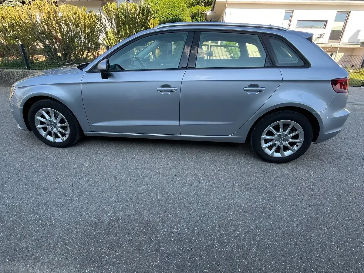 Gebraucht Audi A3 Ambiente 110 PS (80 kW) 2015 Silber Limousine
