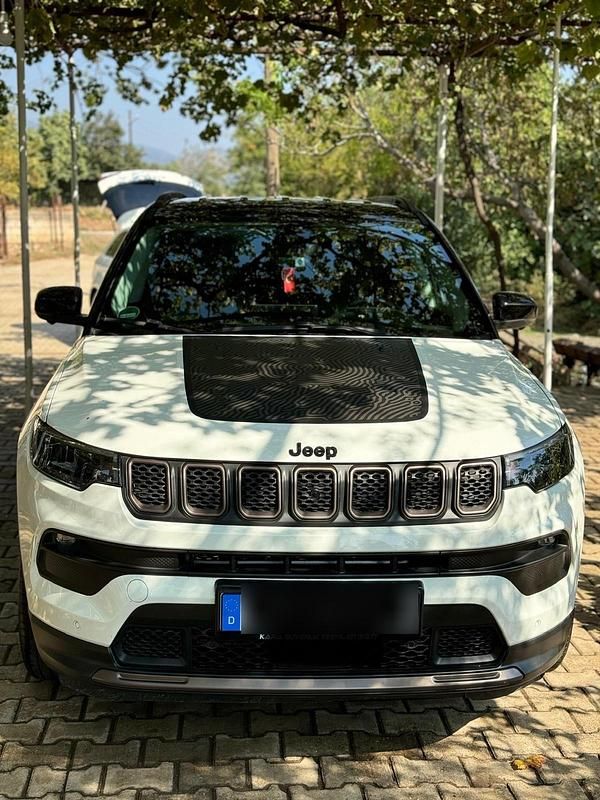 Weiß Gebraucht 2022 Jeep Compass SUV | 23.900 € - Bild 1/4
