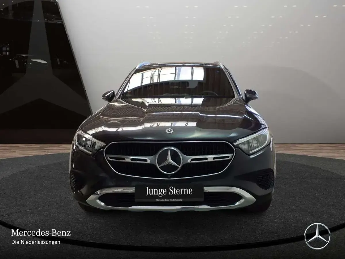 Gebraucht Mercedes GLC200 Avantgarde 204 PS (150 kW) 2025 Grau SUV