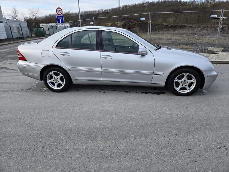 Gebraucht Mercedes C220 Elegance 143 PS (105 kW) 2002 Silber Limousine