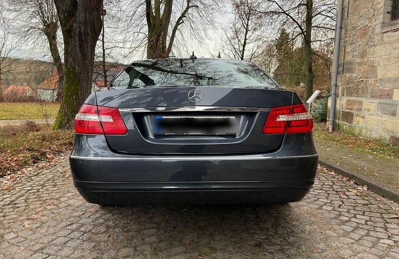 Gebraucht Mercedes E220 Elegance 170 PS (125 kW) 2011 Grau Limousine