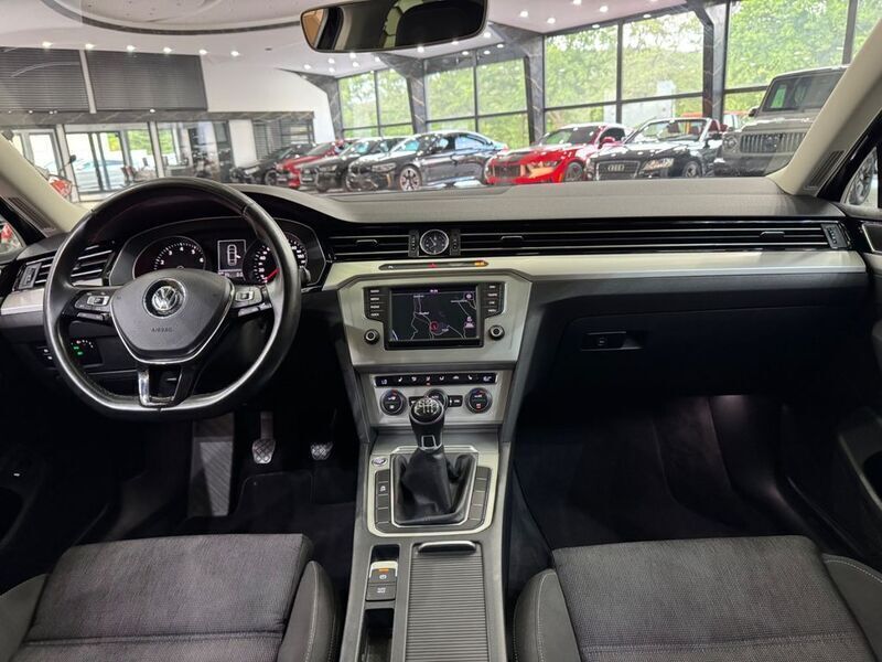 Gebraucht VW Passat Comfortline 150 PS (110 kW) 2015 Schwarz Limousine