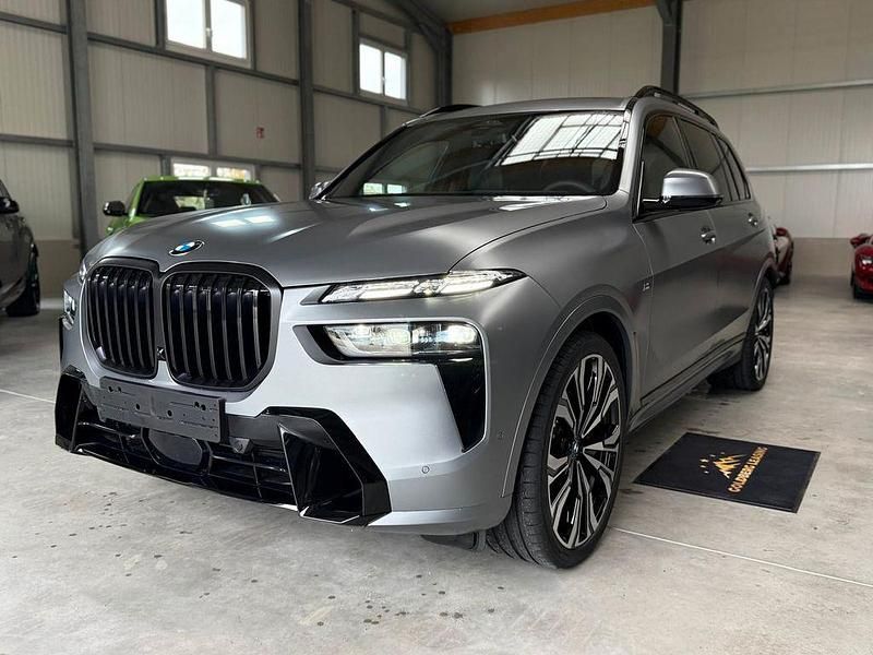 Grau Neu 2025 BMW X7 Executive SUV | 133.279 € - Bild 1/4