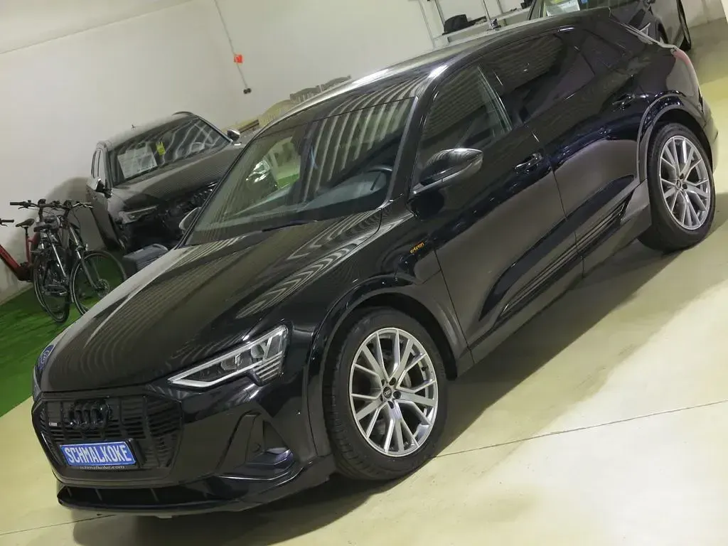Gebraucht Audi e-tron Ambiente 300 kW (408 PS) 2022 Brillantschwarz SUV
