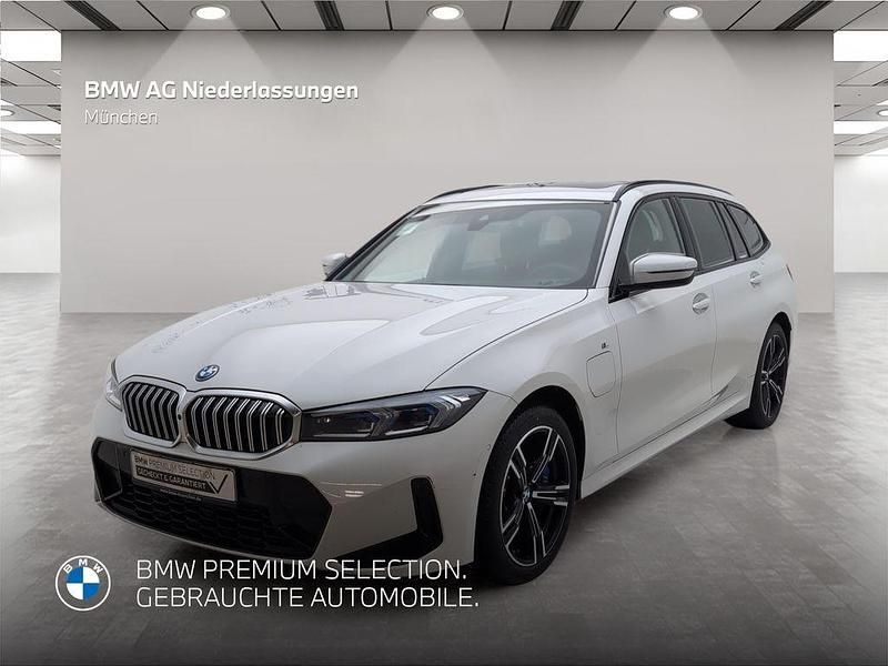 Weiß Gebraucht 2024 BMW 330e M Sport Kombi | 48.101 € (Guter Preis) - Bild 1/4