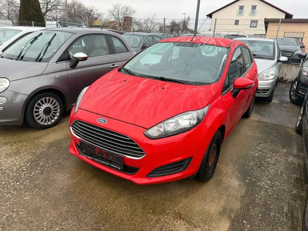 Gebraucht Ford Fiesta Trend 95 PS (69 kW) 2015 Rot Kleinwagen