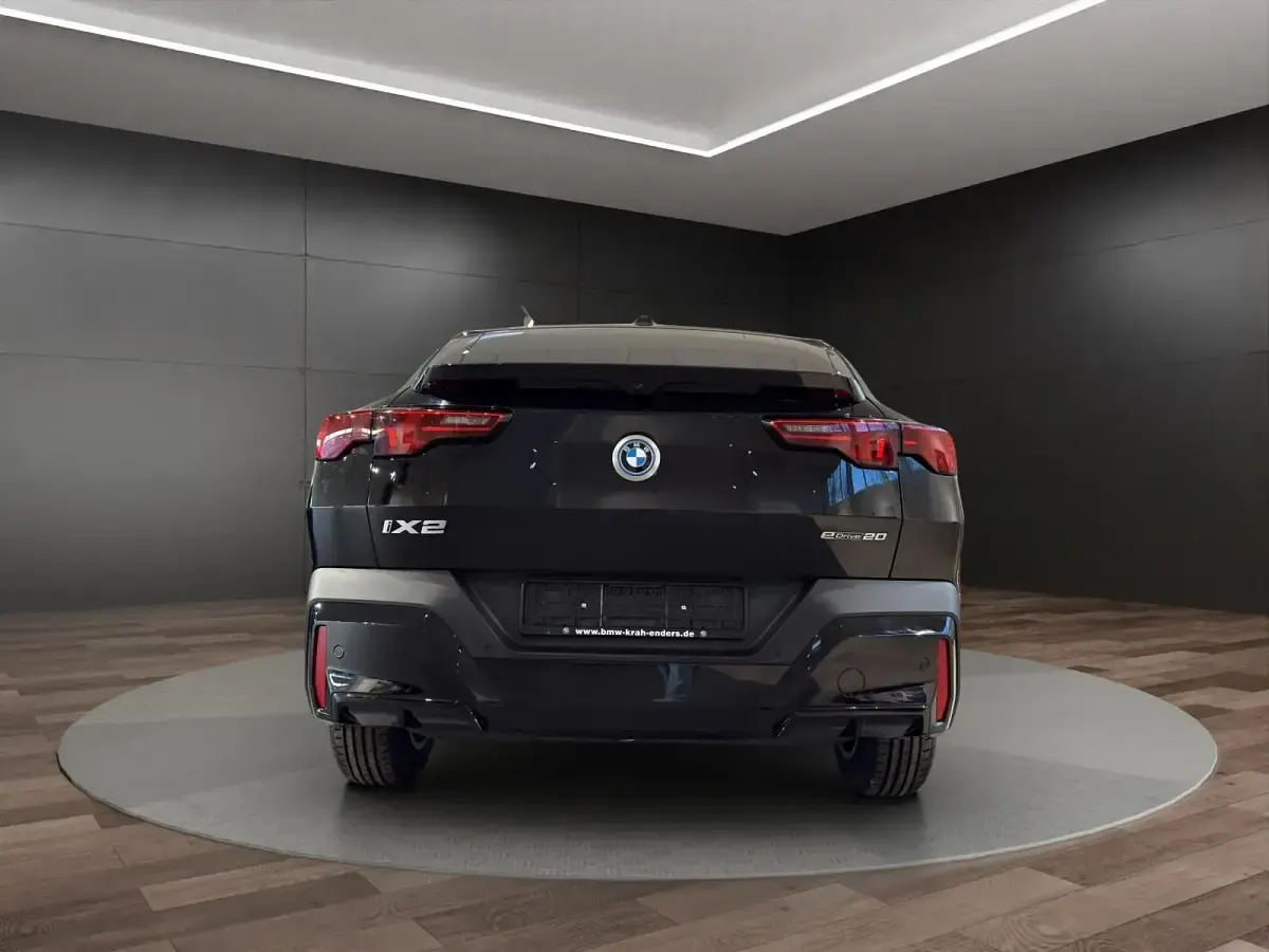 Gebraucht BMW iX2 Performance 150 kW (204 PS) 2025 Schwarz ii SUV
