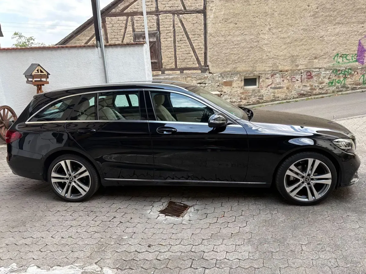 Gebraucht Mercedes C200 150 PS (110 kW) 2019 Schwarz Limousine