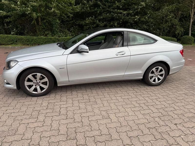 Gebraucht Mercedes C180 156 PS (114 kW) 2011 Grau Coupé