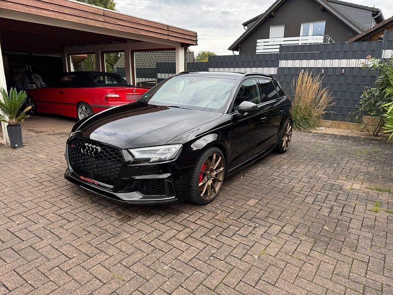 Schwarz Gebraucht 2017 Audi RS3 Comfort Limousine | 45.000 € (Fairer Preis) - Bild 1/4