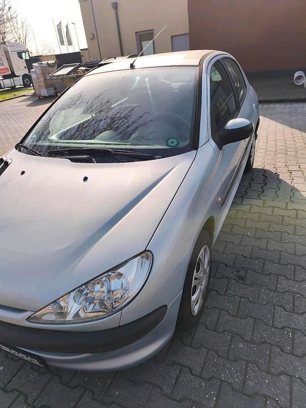 Gebraucht Peugeot 206 75 PS (55 kW) 2005 Silber Kleinwagen