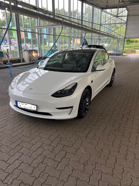 Weiß Gebraucht 2022 Tesla Model 3 Limousine | 34.900 € (Fairer Preis) - Bild 1/4