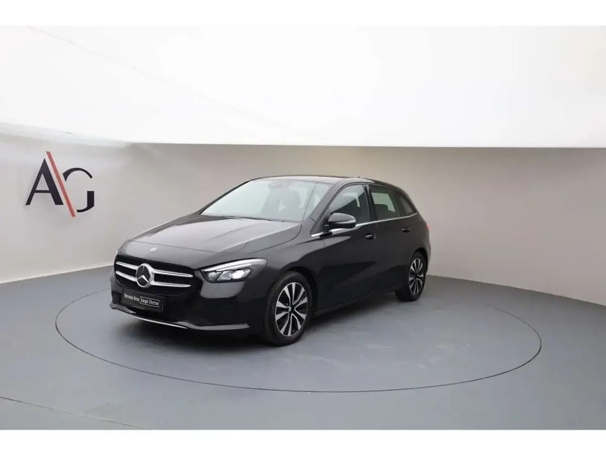 Gebraucht Mercedes B220 Premium 190 PS (139 kW) 2022 Metalliclack kosmosschwarz Kleinwagen