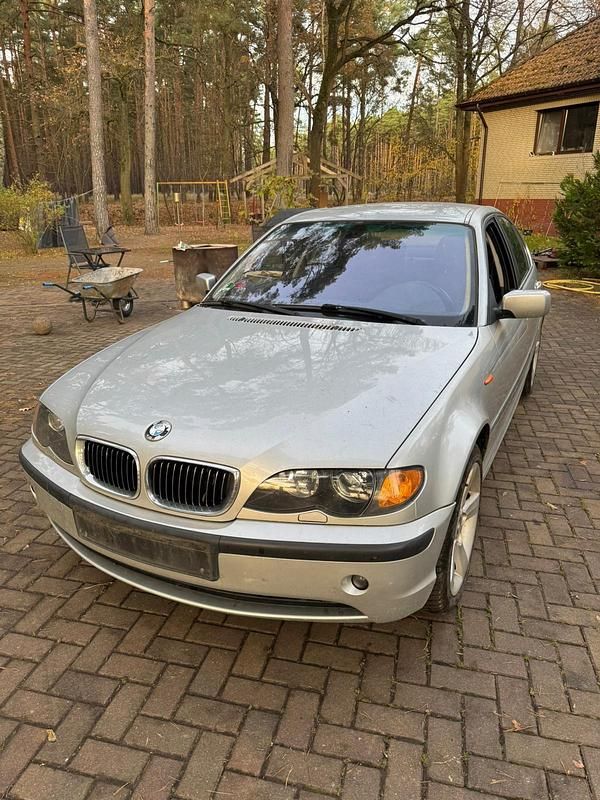 Silber Gebraucht 2002 BMW 320 Limousine | 2.500 € (Superpreis) - Bild 1/4