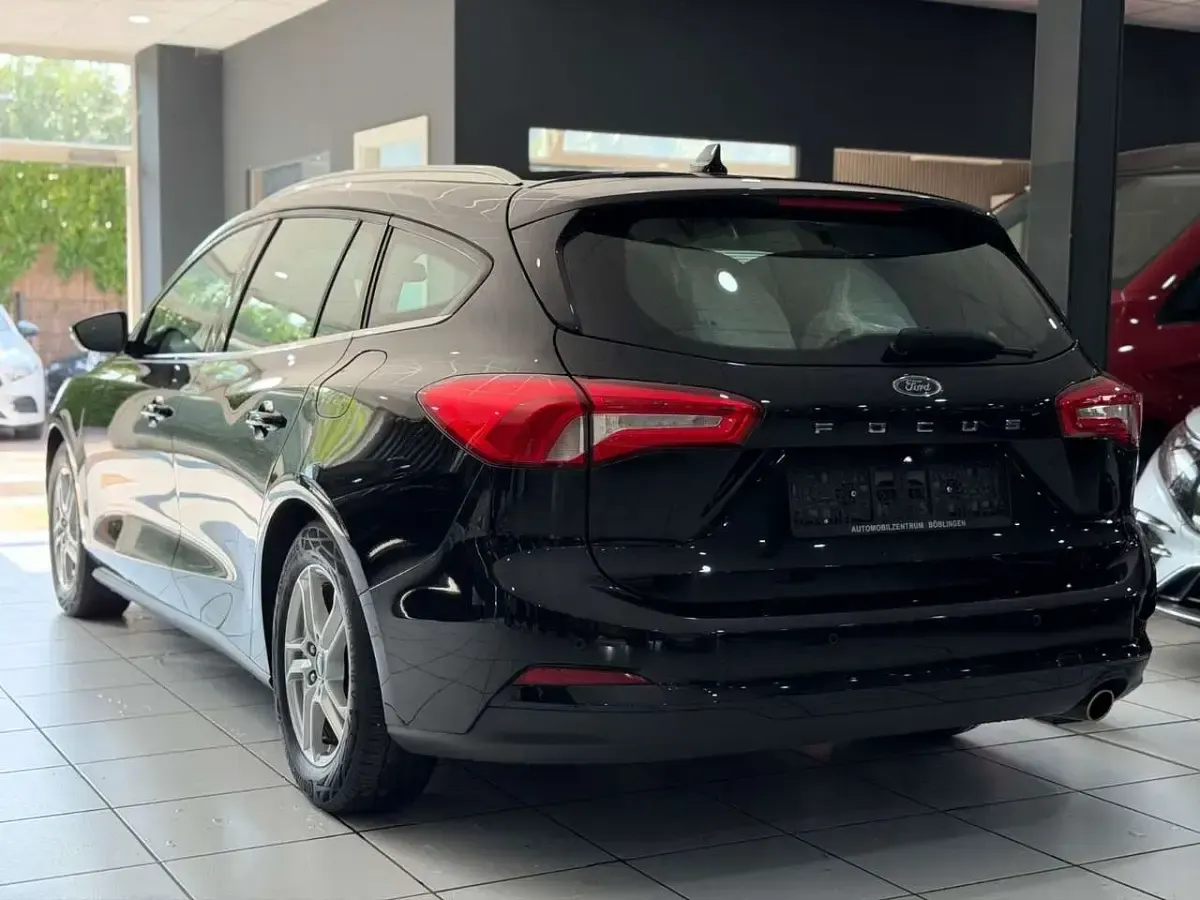 Gebraucht Ford Focus 120 PS (88 kW) 2020 Schwarz Kombi