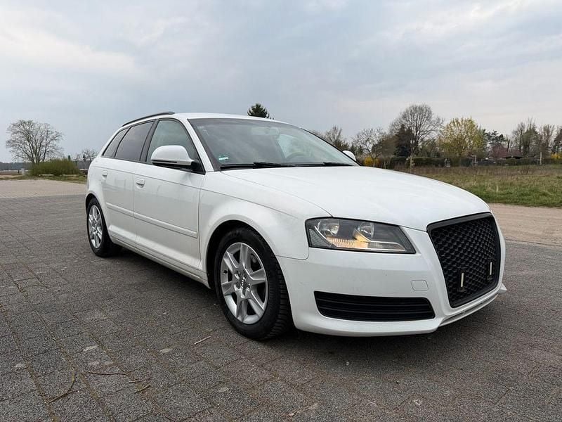 Gebraucht Audi A3 Attraction 125 PS (91 kW) 2010 Weiß Kleinwagen
