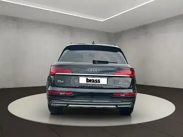 Używany Audi Q5 Ambiente 265 KM (194 kW) 2023 Czarny SUV