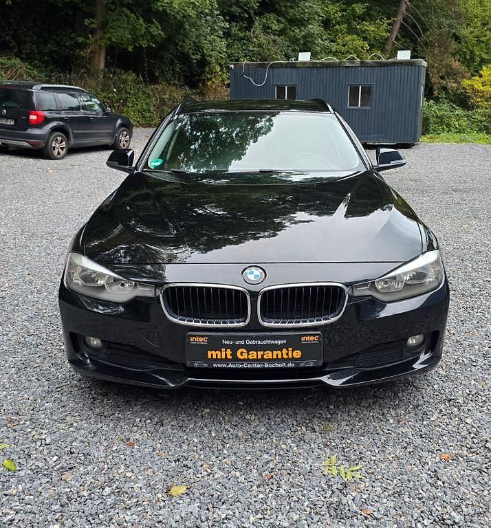 Schwarz Gebraucht 2012 BMW 320 Comfort Edition Kombi | 10.499 € (Guter Preis) - Bild 1/4