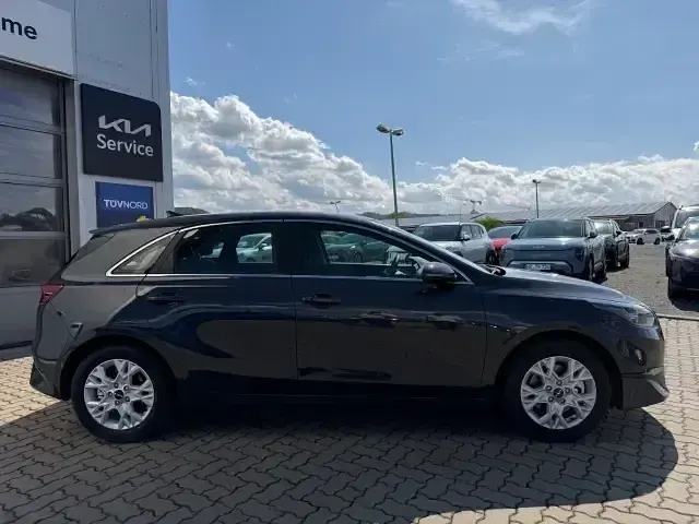 Neu Kia Ceed 140 PS (102 kW) 2026 Grau Kleinwagen