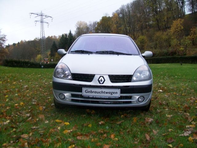 Verkauft Renault Clio II , gebraucht 2002, 128.900 km in Trusetal