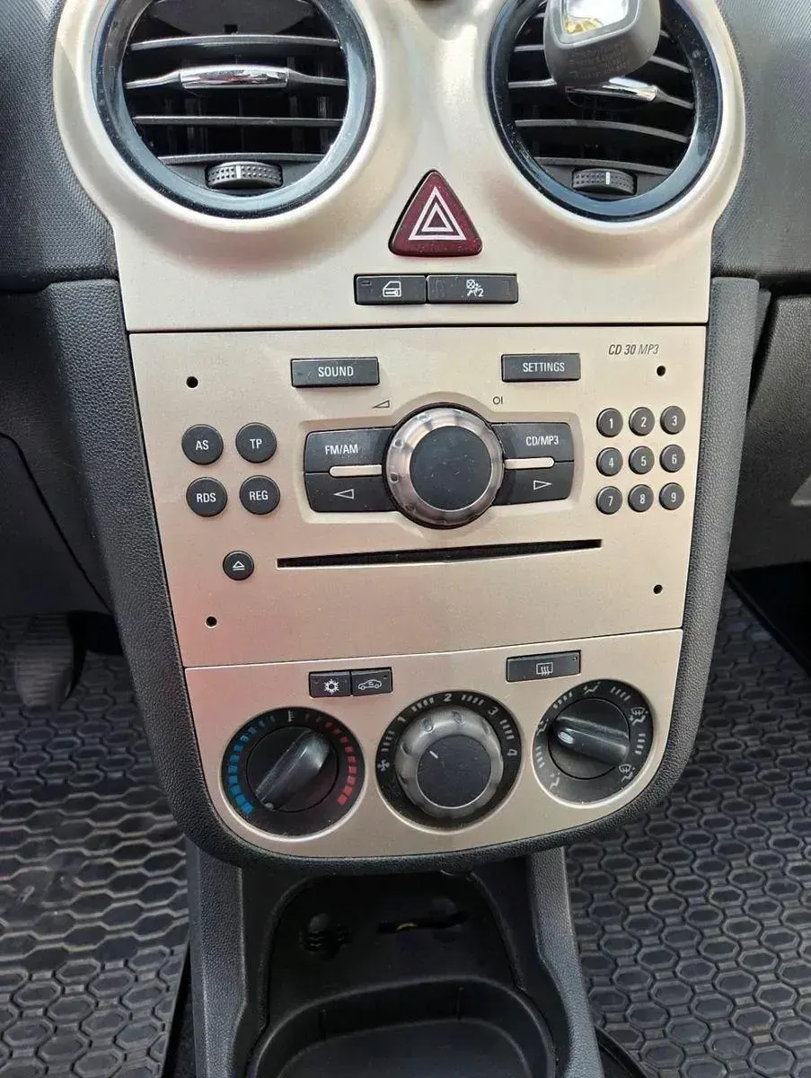 Używany Opel Corsa 80 KM (58 kW) 2007 Czarny Hatchback